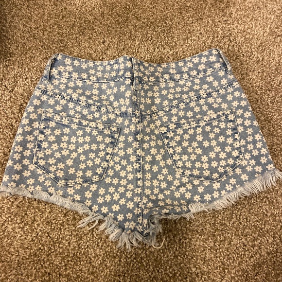 Shorts - Picture 3 of 3